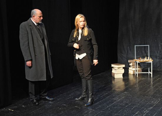 Media preview of "La Pain Dur" at L'ATALANTE Theatre