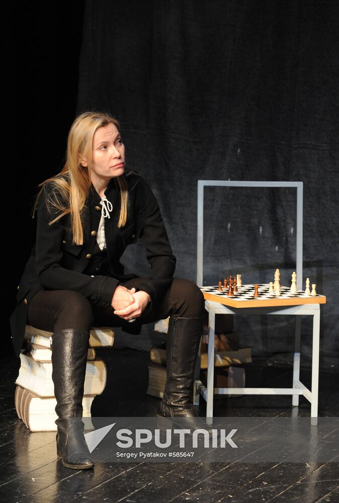 Media preview of "La Pain Dur" at L'ATALANTE Theatre