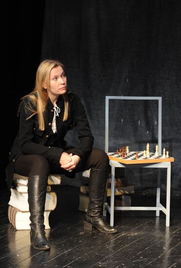 Media preview of "La Pain Dur" at L'ATALANTE Theatre