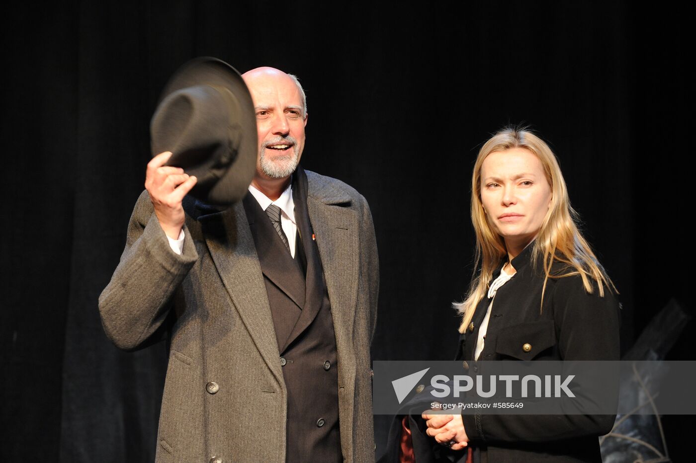 Media preview of "La Pain Dur" at L'ATALANTE Theatre