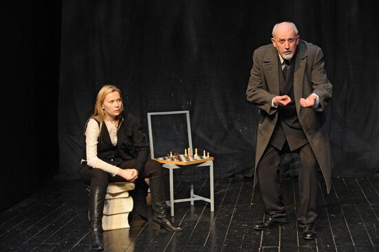 Media preview of "Le Pain Dur" at L'ATALANTE Theatre