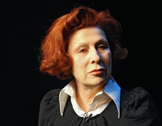 Media preview of "Le Pain Dur" at L'ATALANTE Theatre