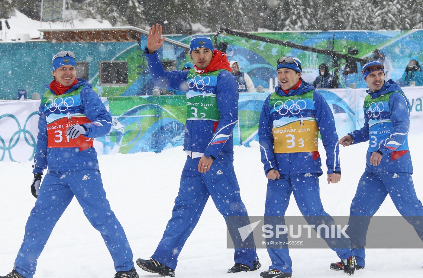 Russian biathletes win bonze in men's relay