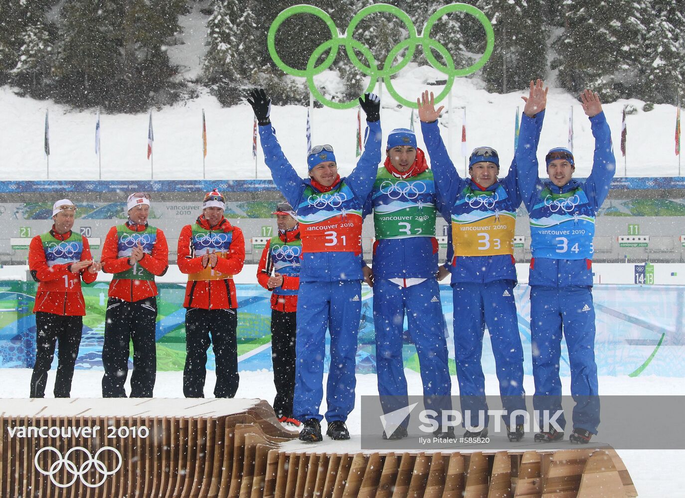 Russian biathletes win bonze in men's relay
