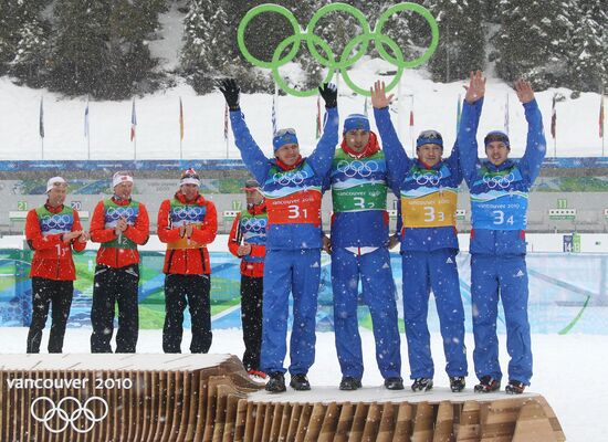 Russian biathletes win bonze in men's relay