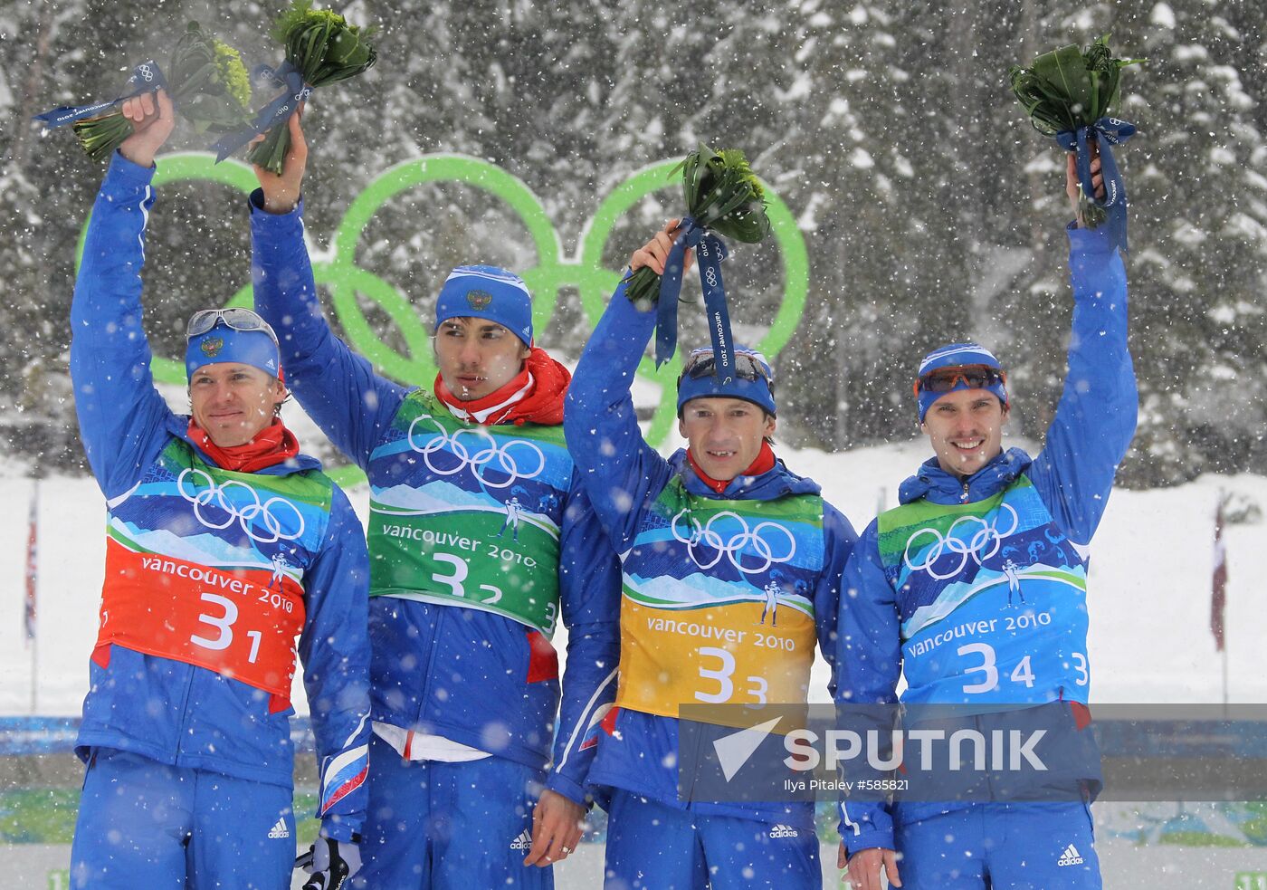 Russian biathletes win bonze in men's relay