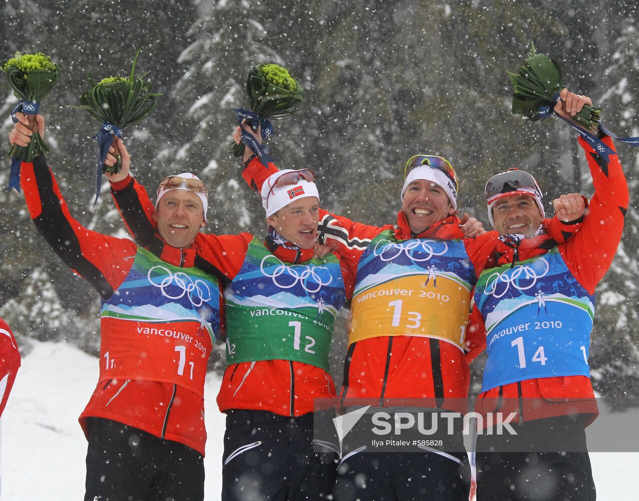 Norwegian biathletes win gold in men's relay