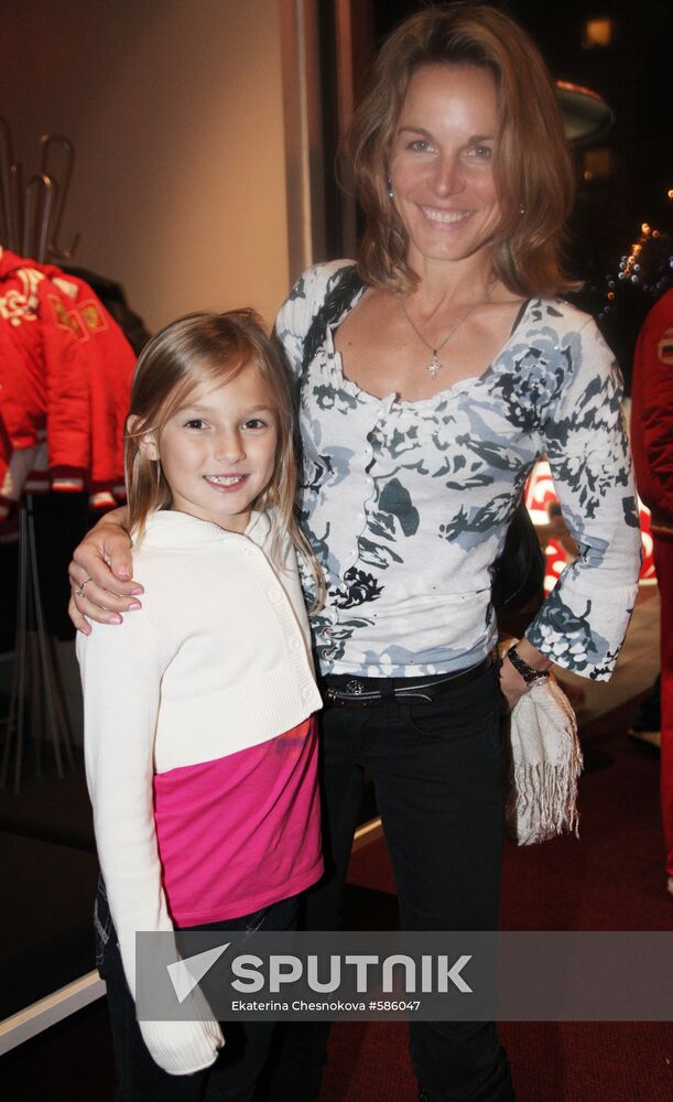 Yekaterina Gordeeva with her daughter, Liza