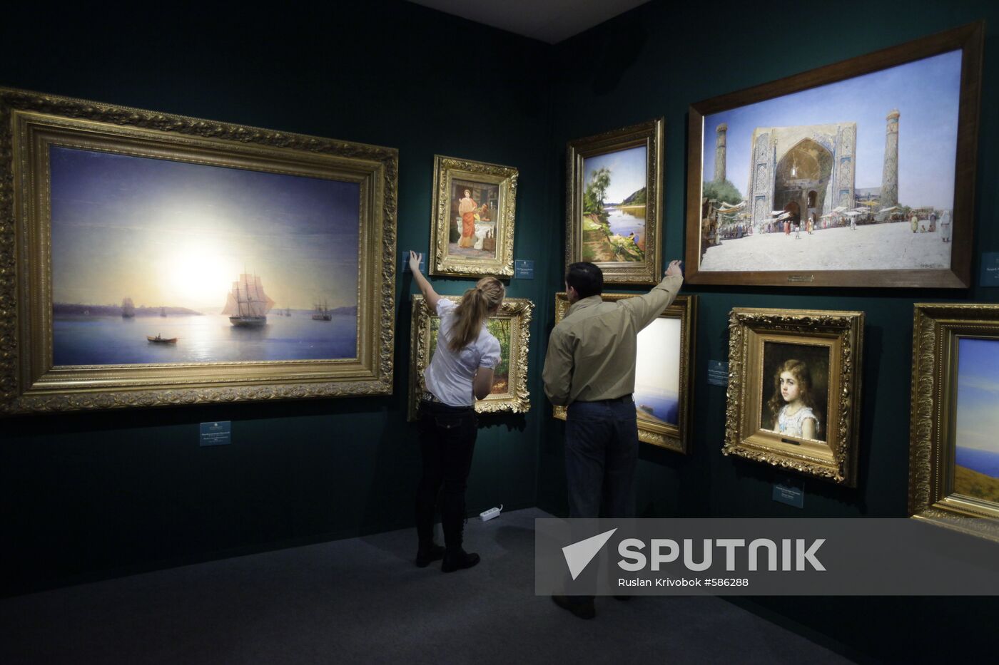 Opening the 28th Russian Antique Salon