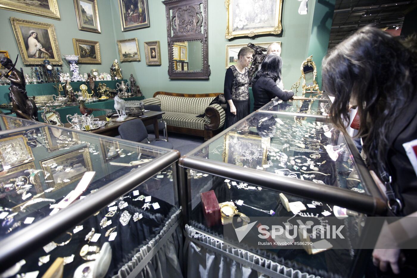 Opening the 28th Russian Antique Salon i