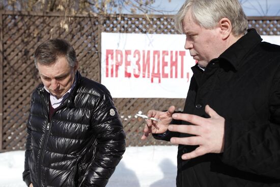 Attorney Anatoly Kucherena visits Rechnik village