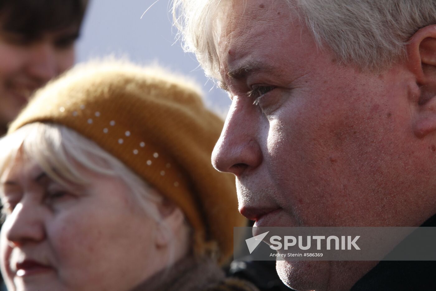 Lawyer Anatoly Kucherena visits Rechnik village