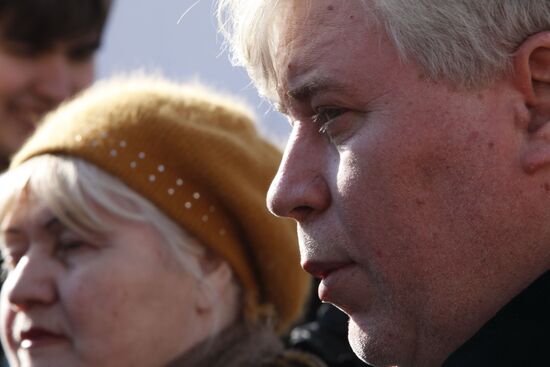 Lawyer Anatoly Kucherena visits Rechnik village