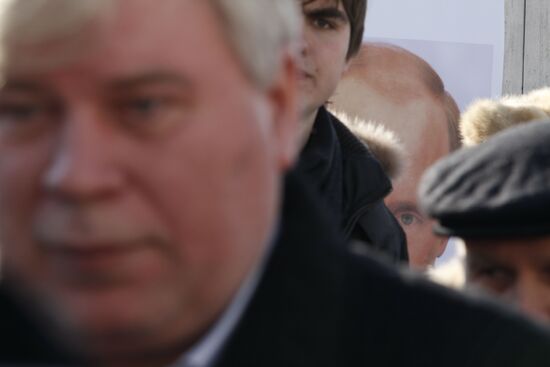 Lawyer Anatoly Kucherena visits Rechnik village