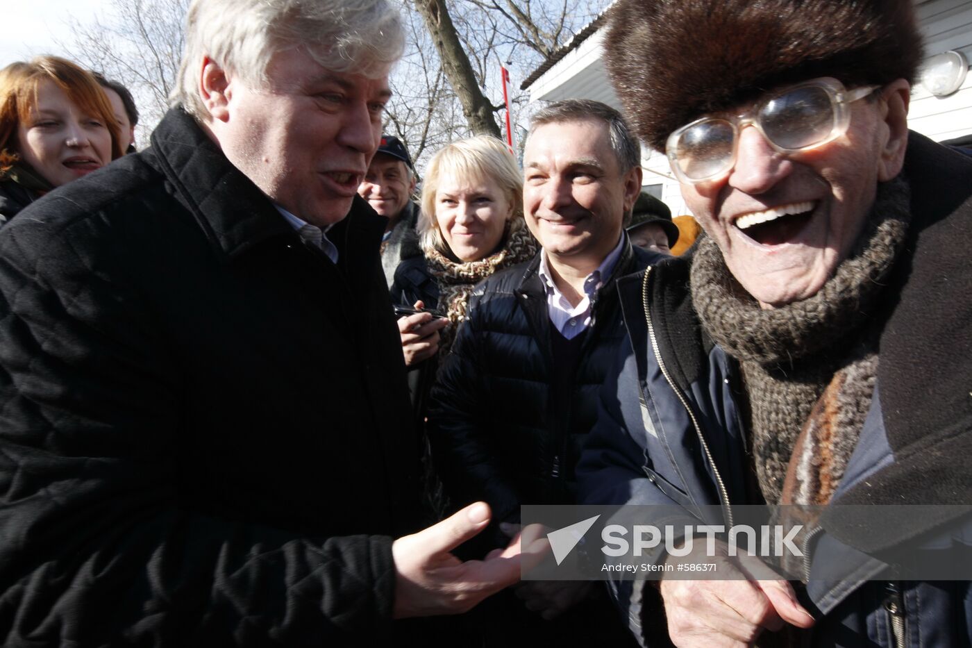 Attorney Anatoly Kucherena visits Rechnik village