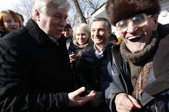 Attorney Anatoly Kucherena visits Rechnik village