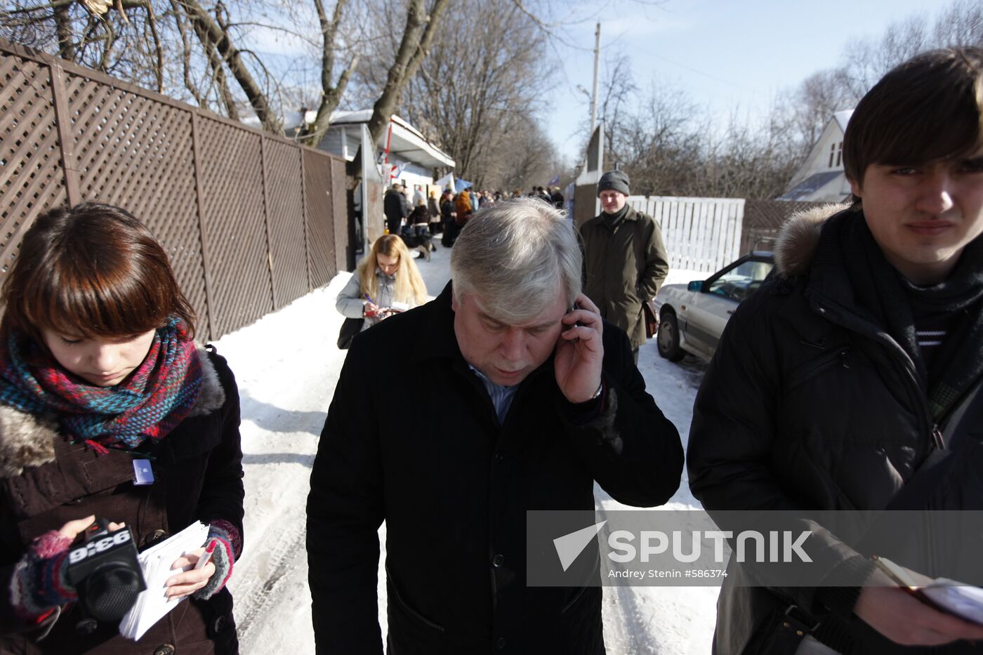 Lawyer Anatoly Kucherena visits Rechnik village