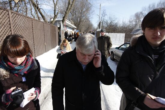 Lawyer Anatoly Kucherena visits Rechnik village