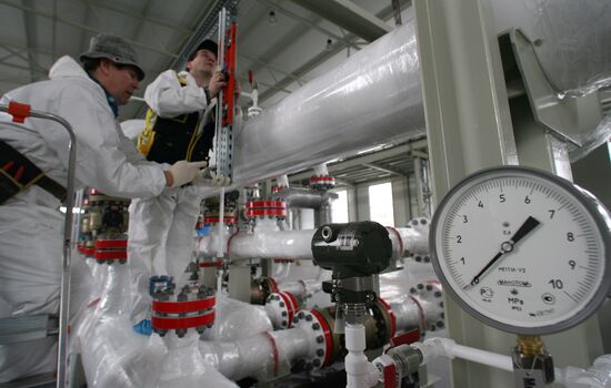 Oil quantity and quality measurement unit