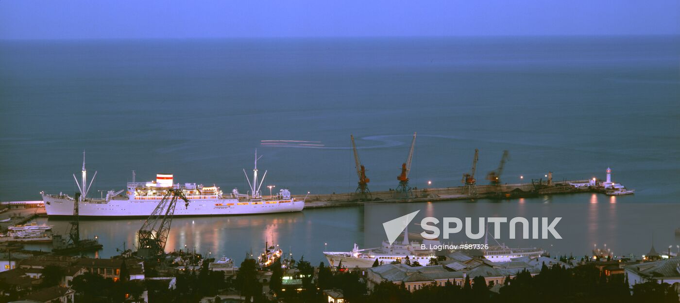 Yalta Port at night