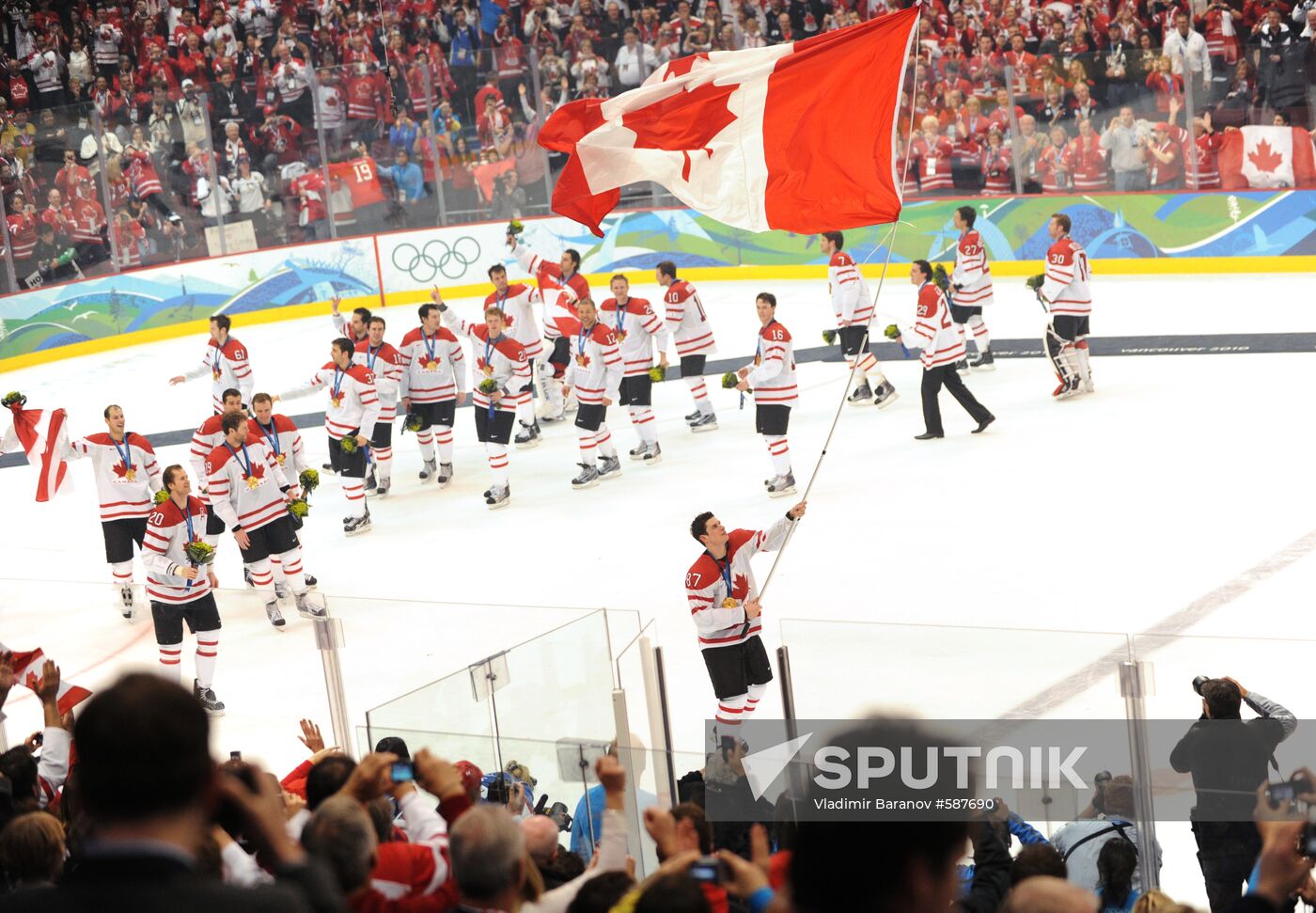 Canadian ice hockey team wins gold