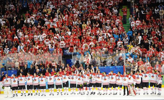 Canadian ice hockey team wins gold