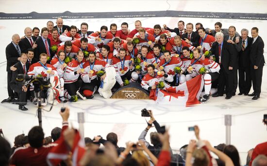 Canadian ice hockey team wins gold