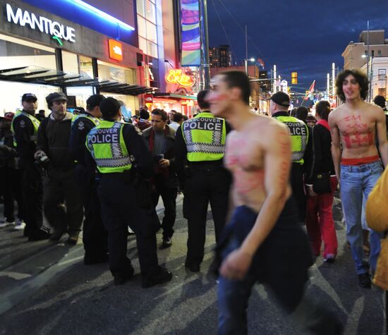 Canadian policemen and fans