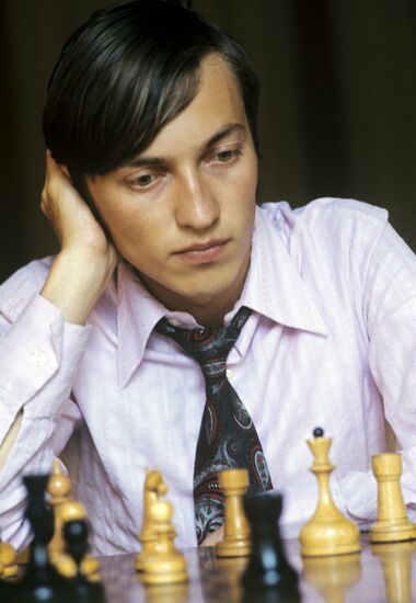 Anatoly Karpov: debut of the young Russian chess player