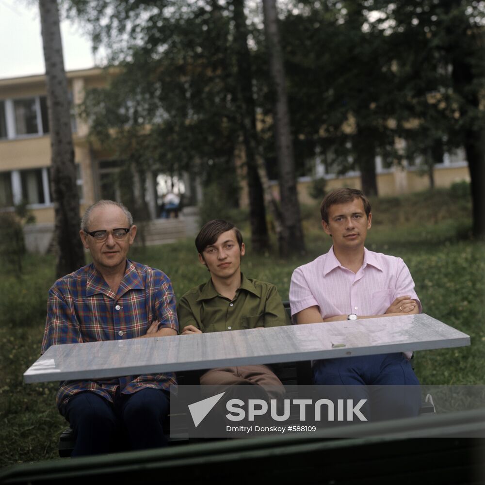 Chess players S.A.Furman, A.Karpov and Yu.Razuvayev