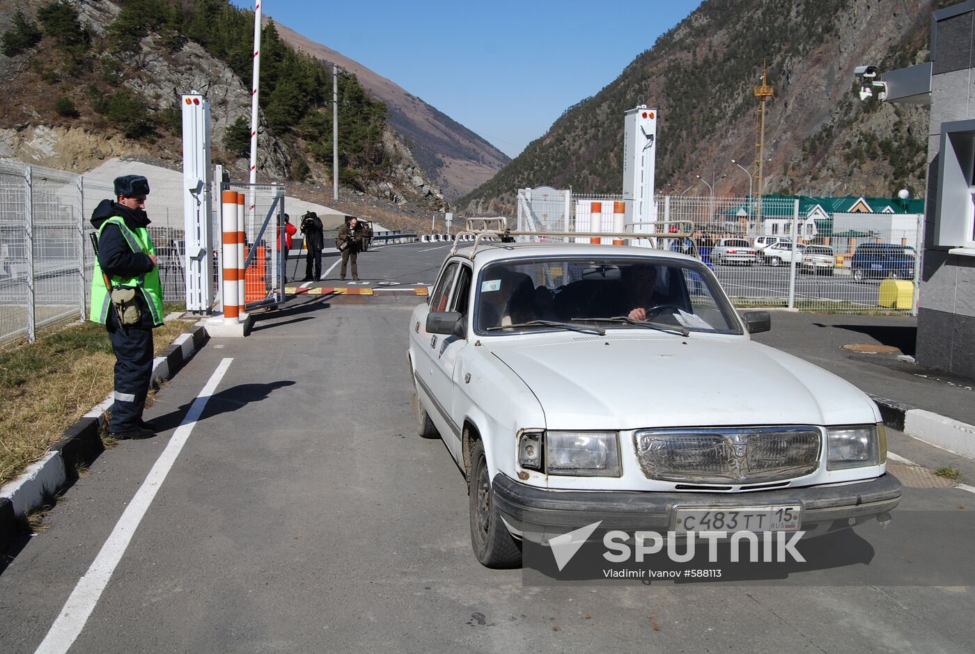 Upper Lars checkpoint opens on Georgia-Russia border