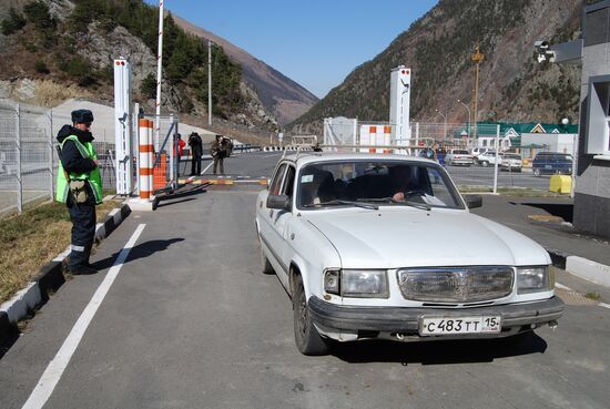 Upper Lars checkpoint opens on Georgia-Russia border