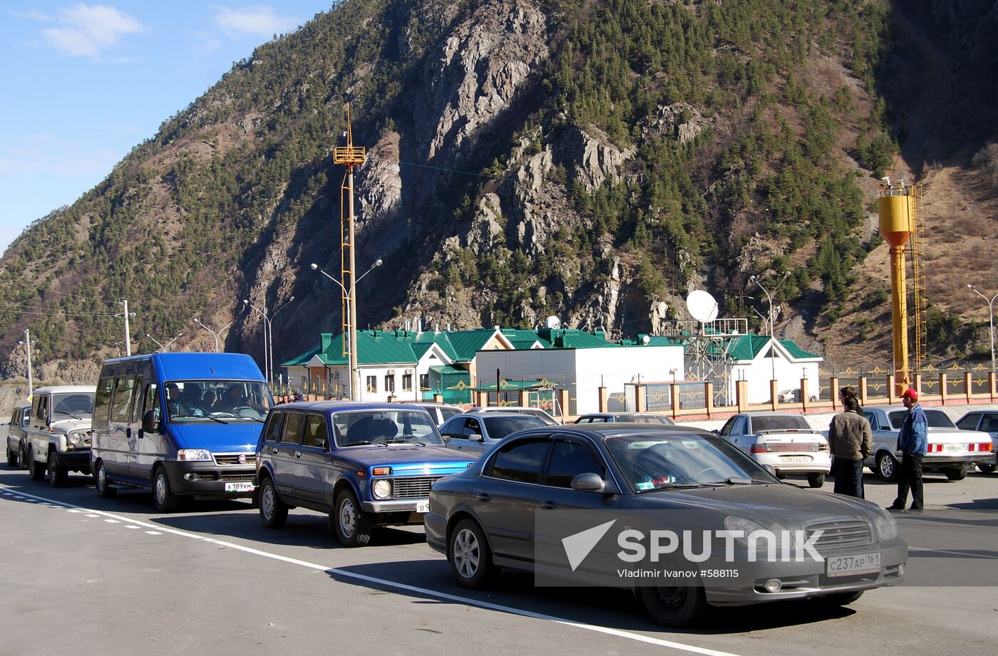 Upper Lars checkpoint opens on Georgia-Russia border