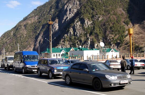 Upper Lars checkpoint opens on Georgia-Russia border