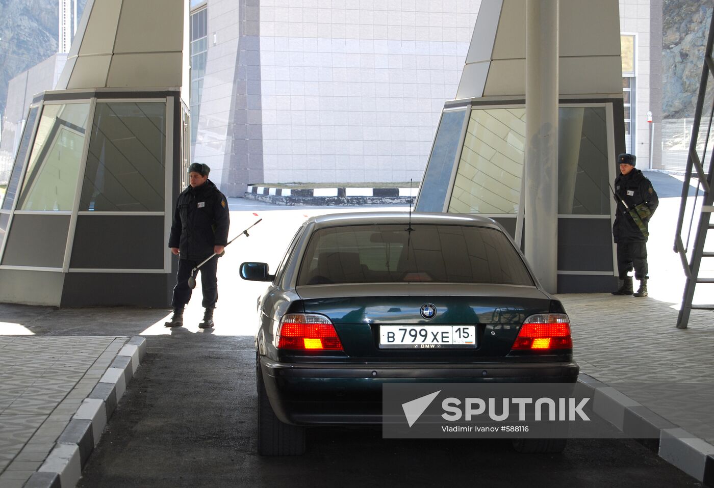 Upper Lars checkpoint opens on Georgia-Russia border