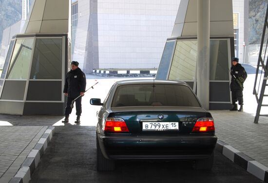 Upper Lars checkpoint opens on Georgia-Russia border