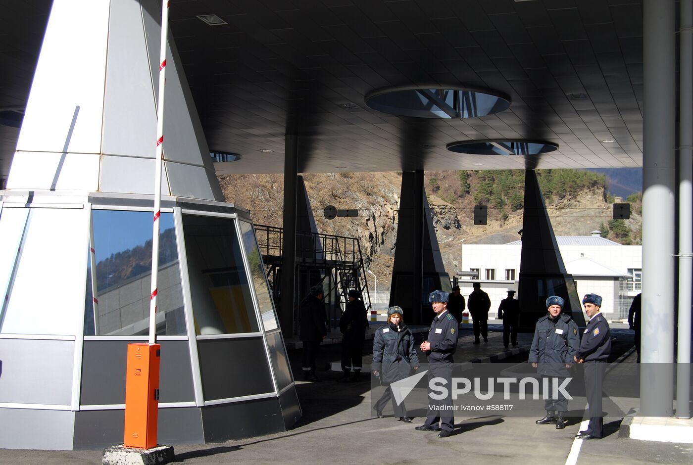 Upper Lars checkpoint opens on Georgia-Russia border