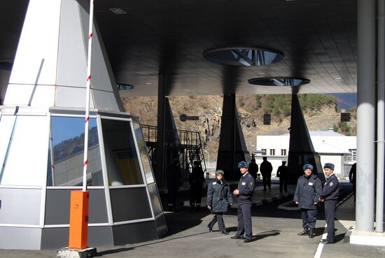 Upper Lars checkpoint opens on Georgia-Russia border