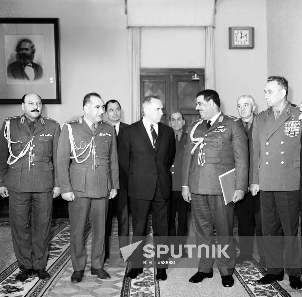 Alexei Kosygin meets with Hardan al-Tikriti