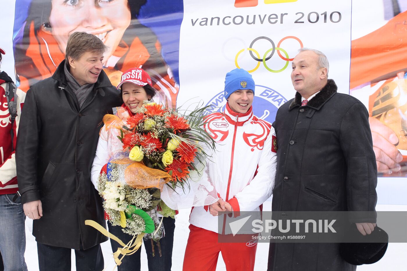 Russian biathletes return from Vancouver