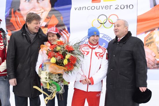 Russian biathletes return from Vancouver