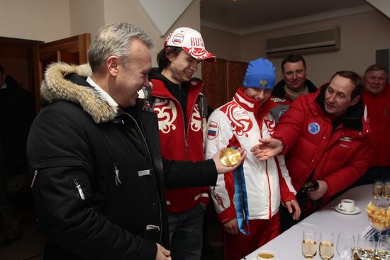 Russian biathletes return from Vancouver