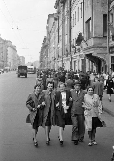 Muscovites on Gorki (Tverskaya) Street