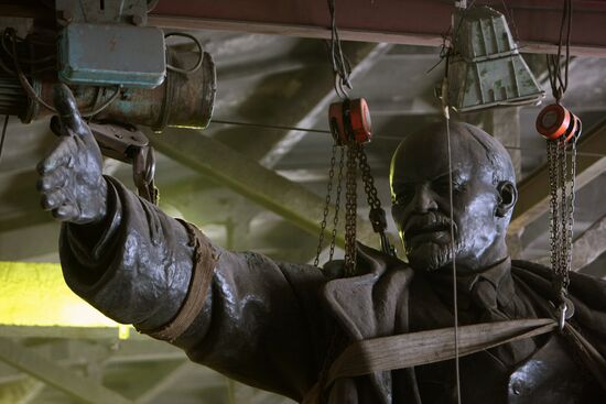 Restoration of Lenin monument blown up in St. Petersburg