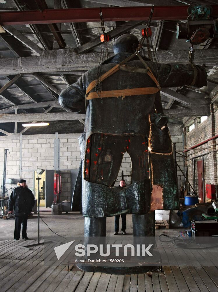 Restoration of Lenin monument blown up in St. Petersburg