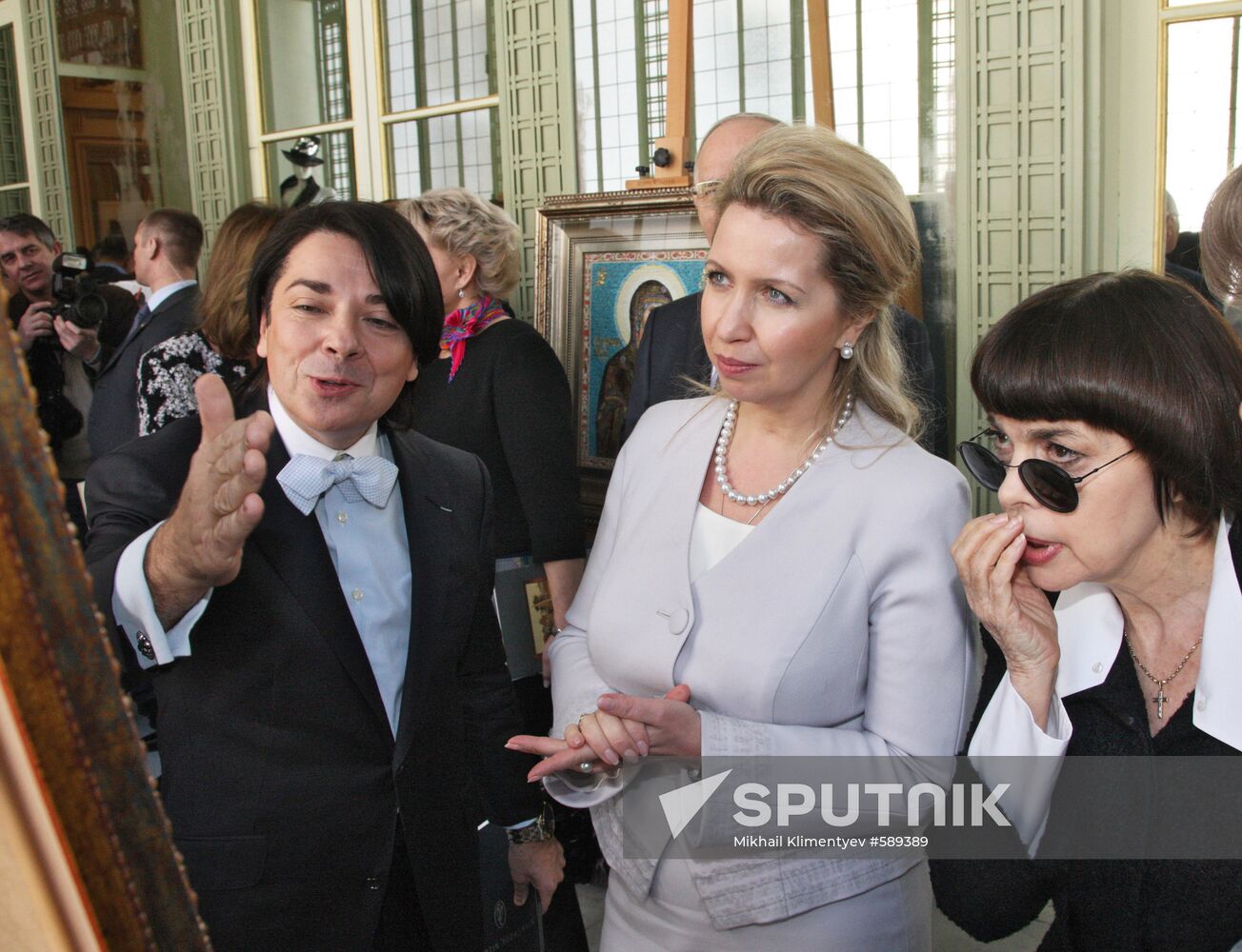 Svetlana Medvedev opens "Window to Russia" exhibition in Paris