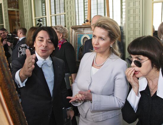 Svetlana Medvedev opens "Window to Russia" exhibition in Paris