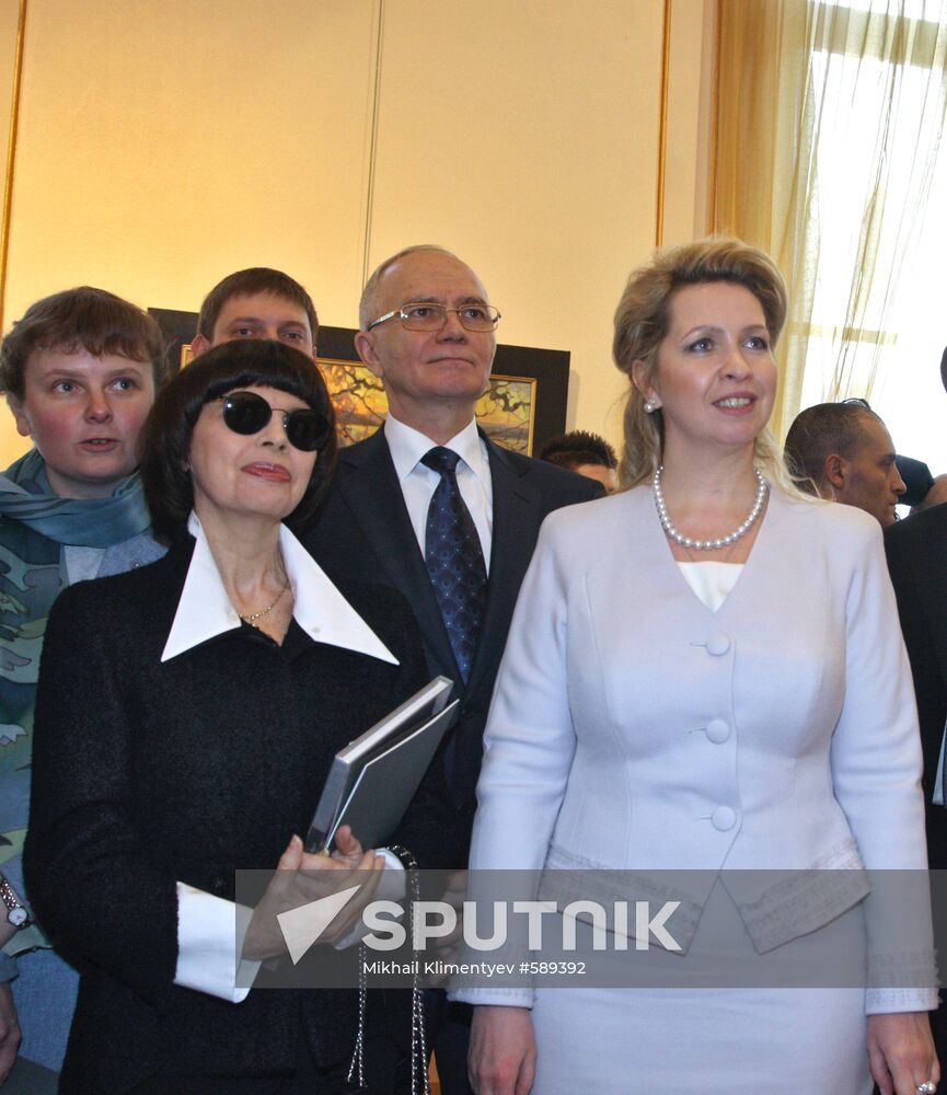 Svetlana Medvedev opens "Window to Russia" exhibition in Paris