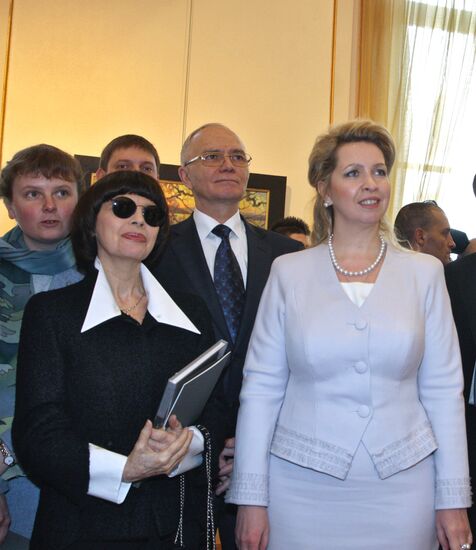 Svetlana Medvedev opens "Window to Russia" exhibition in Paris