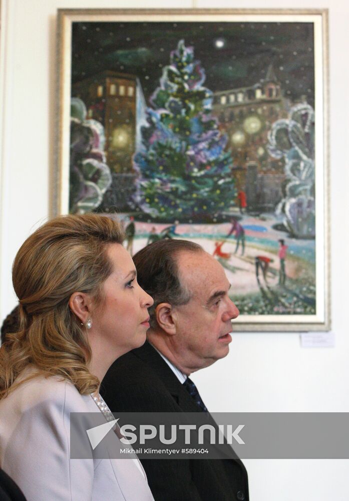 Svetlana Medvedev opens "Window to Russia" exhibition in Paris